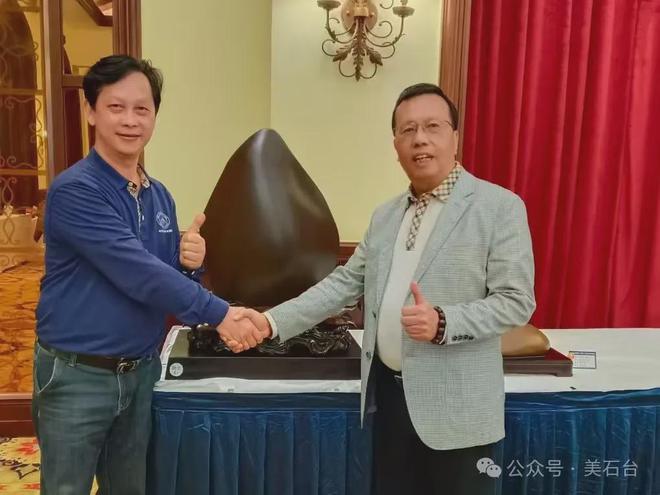 成交太像了！网友：捡大漏了！球王会体育一个石头寿桃14万(图3)